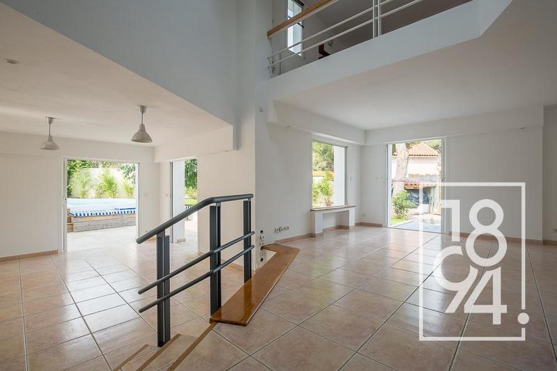 Maison d'architecte - 239 m² - 6 pièces