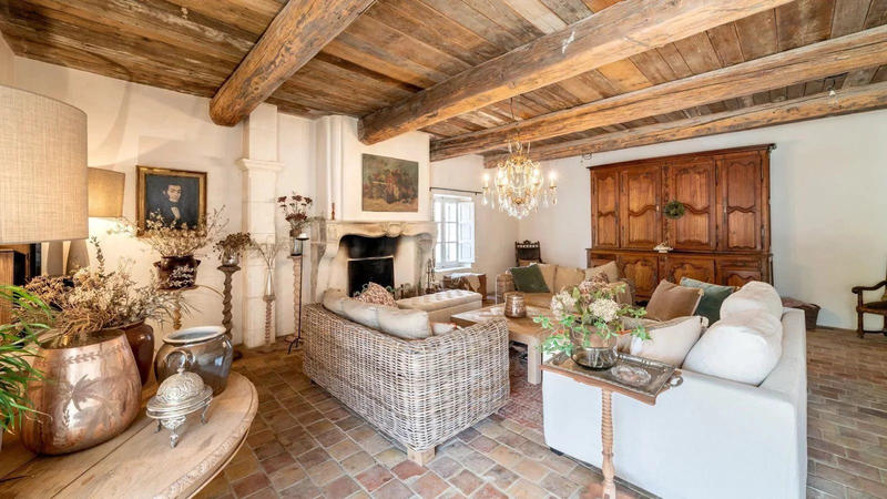 Maison traditionnelle - 252 m² - 7 pièces