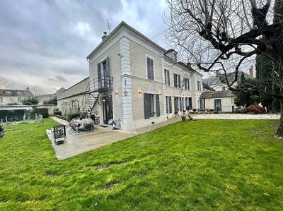 Demeure - 241 m² - 7 pièces