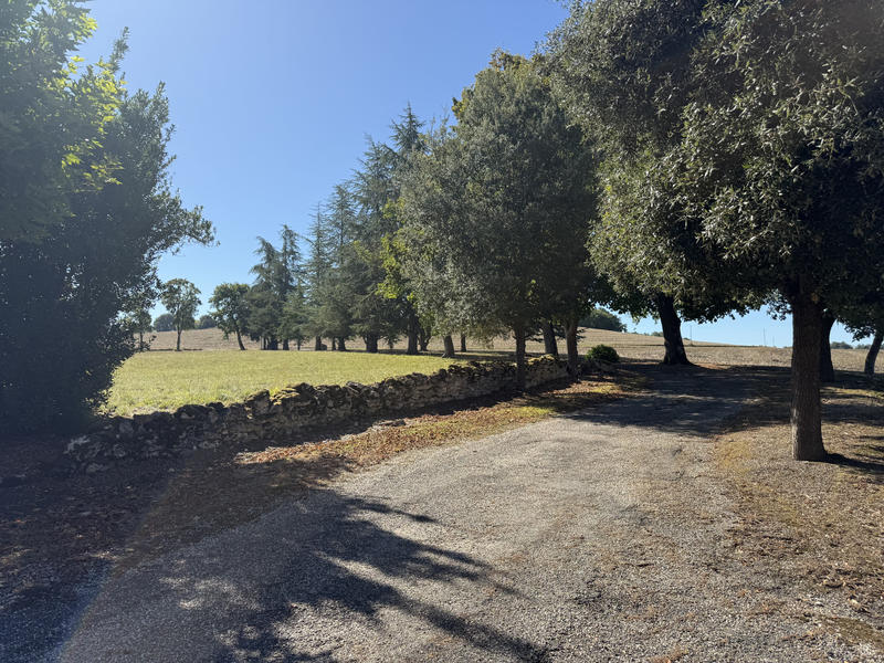 Maison - 400 m² - 12 pièces