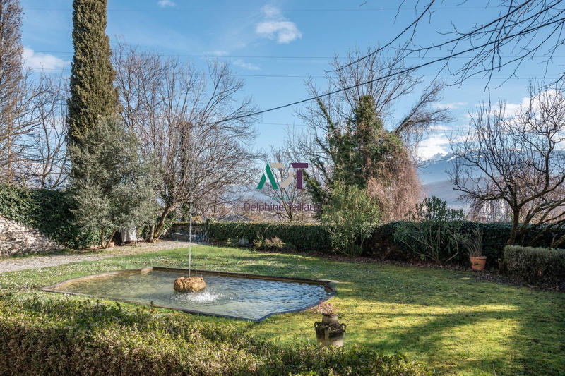 Maison - 465 m² - 9 pièces