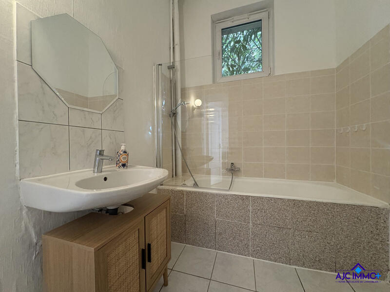 Appartement - 90 m² - 4 pièces