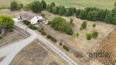 Maison - 225 m² - 7 pièces