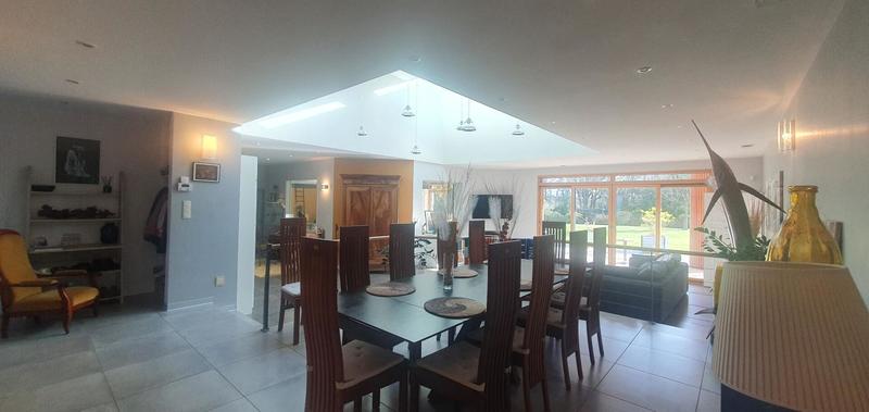 Maison - 320 m² - 10 pièces