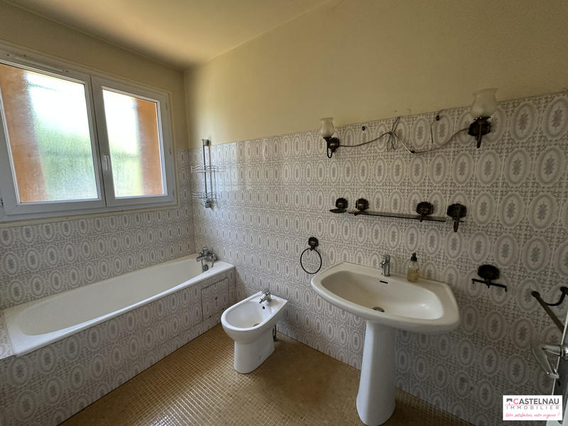 Maison traditionnelle - 214 m² - 7 pièces