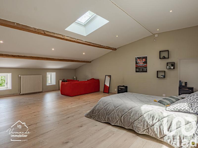 Maison - 265 m² - 9 pièces