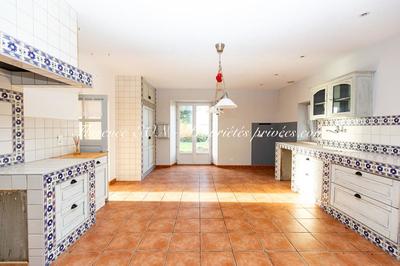 Maison - 225 m² - 7 pièces