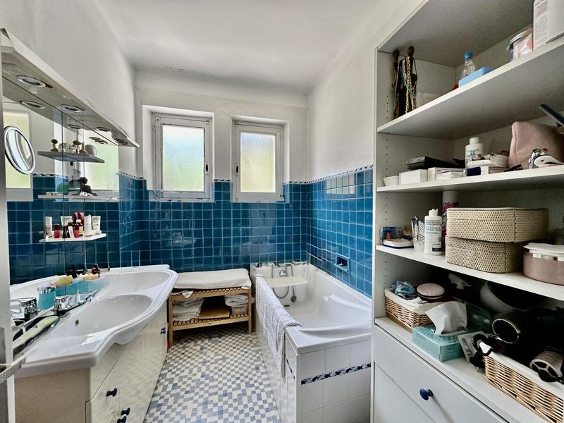 Maison - 220 m² - 9 pièces