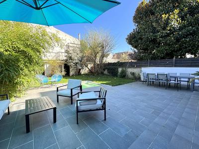 Maison - 204 m² - 6 pièces