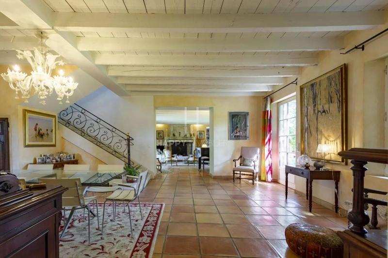 Mas - 300 m² - 9 pièces