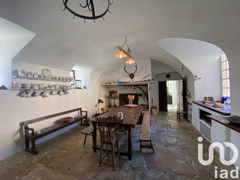 Château - 1 380 m² - 30 pièces