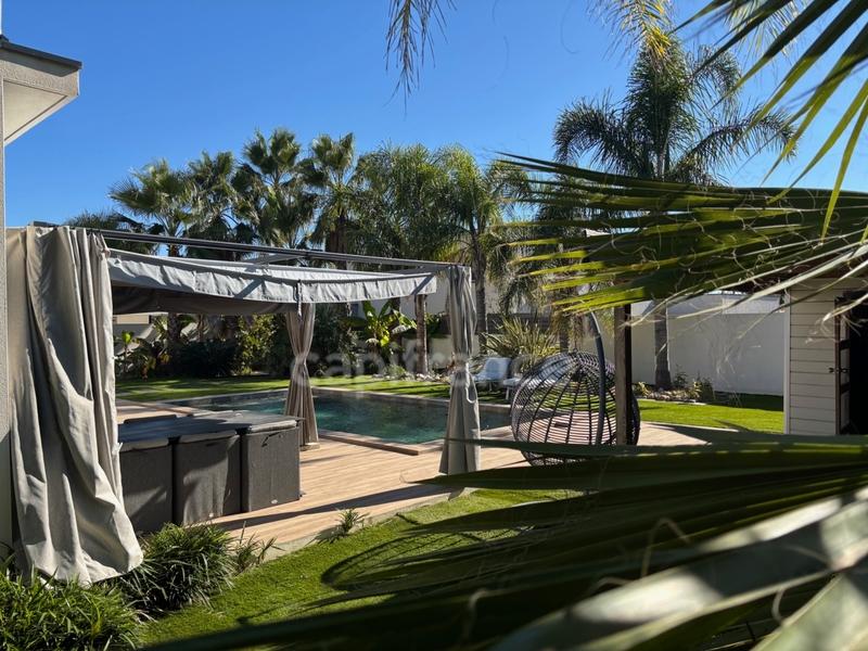 Maison - 200 m² - 6 pièces