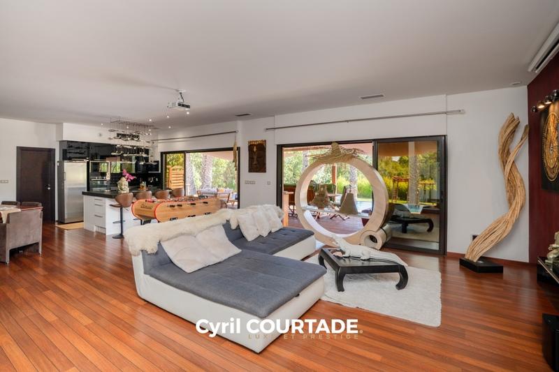 Maison - 222 m² - 7 pièces