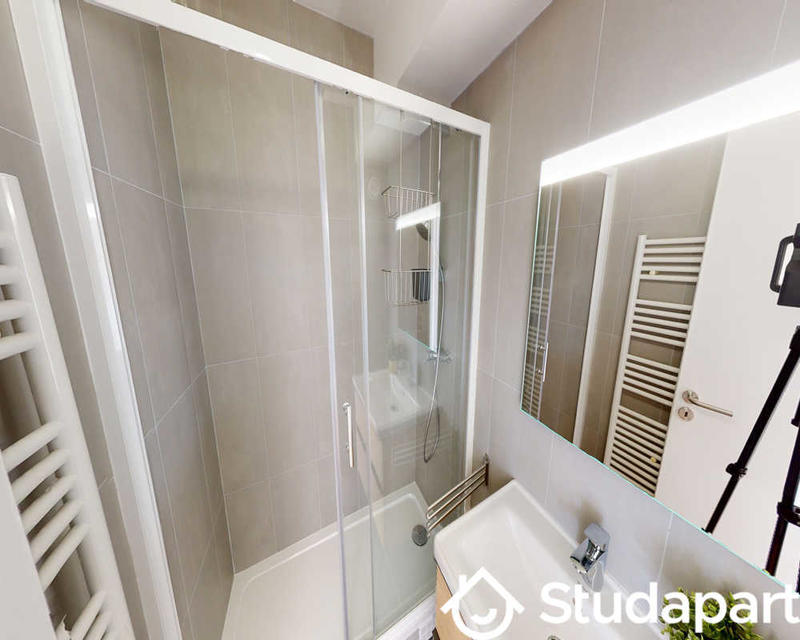 Chambre - 90 m² - 1 pièce