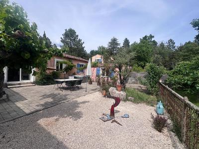 Maison - 209 m² - 8 pièces