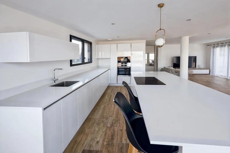 Maison - 215 m² - 9 pièces