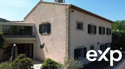 Maison - 232 m² - 8 pièces