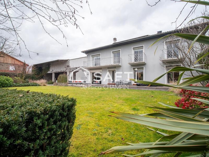 Maison - 260 m² - 5 pièces