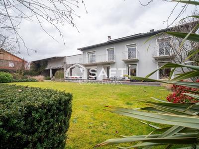 Maison - 260 m² - 5 pièces