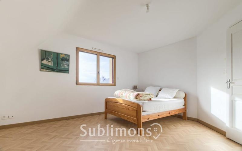 Maison traditionnelle - 203 m² - 9 pièces