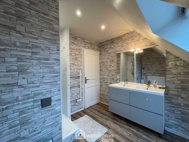 Maison - 177 m² - 8 pièces