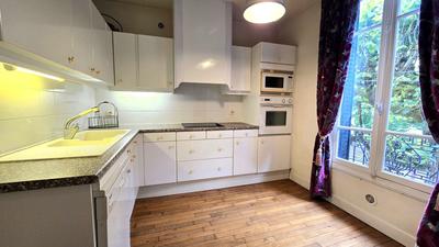 Maison - 384 m² - 11 pièces