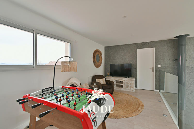 Maison - 236 m² - 9 pièces