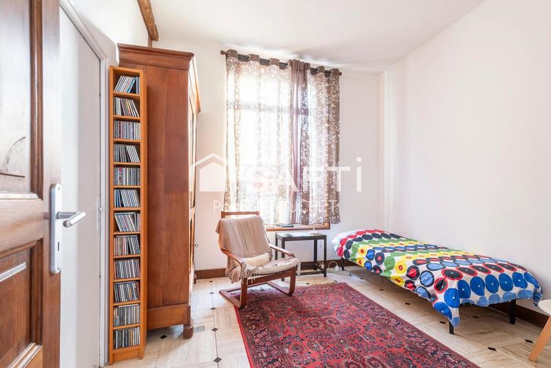 Maison - 352 m² - 9 pièces