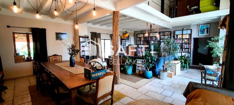 Maison - 230 m² - 7 pièces