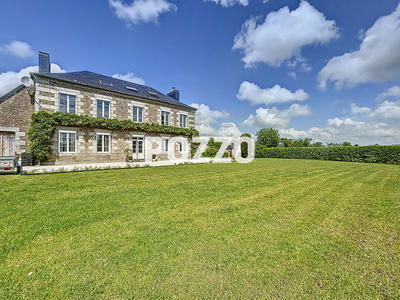 Maison - 305 m² - 10 pièces