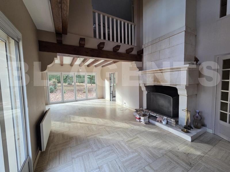 Maison - 213 m² - 7 pièces