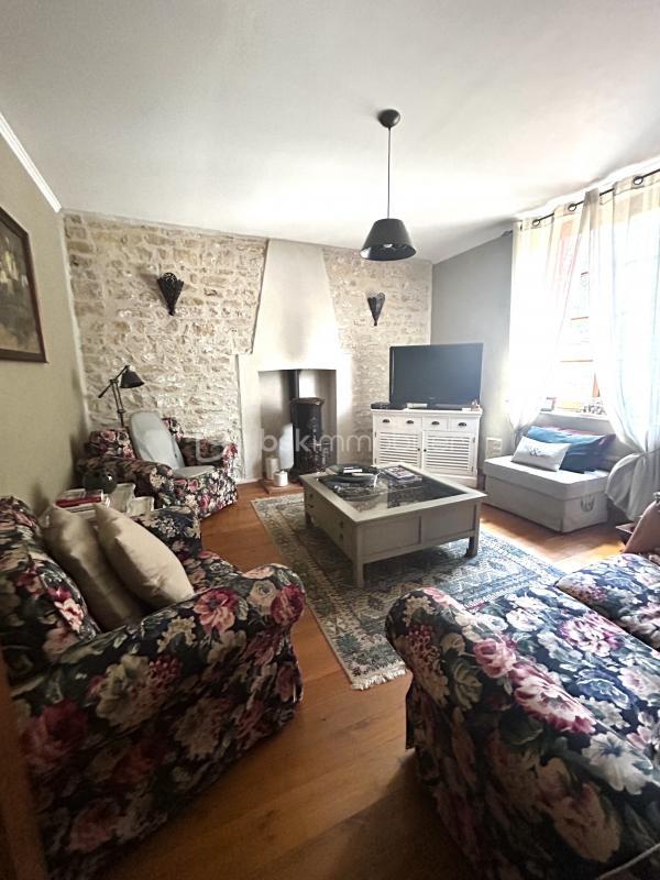 Demeure - 175 m² - 6 pièces