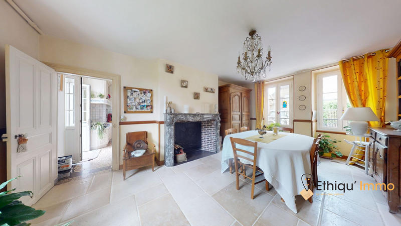 Maison - 314 m² - 10 pièces