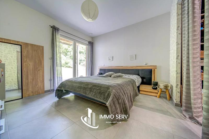 Maison - 229 m² - 7 pièces