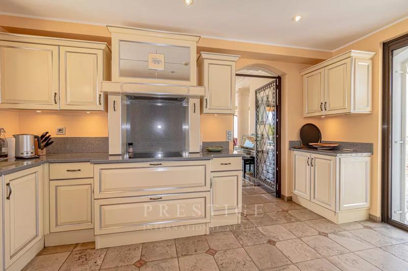 Maison - 347 m² - 7 pièces