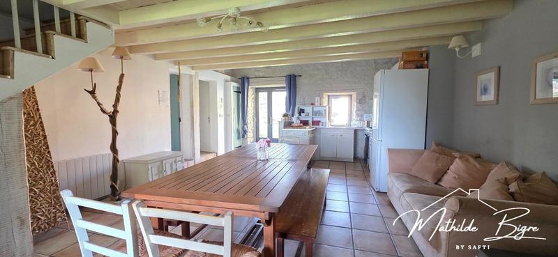 Maison - 234 m² - 11 pièces