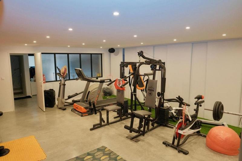 Maison - 416 m² - 8 pièces