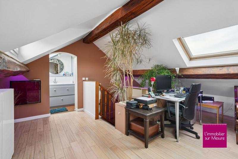 Maison - 210 m² - 6 pièces