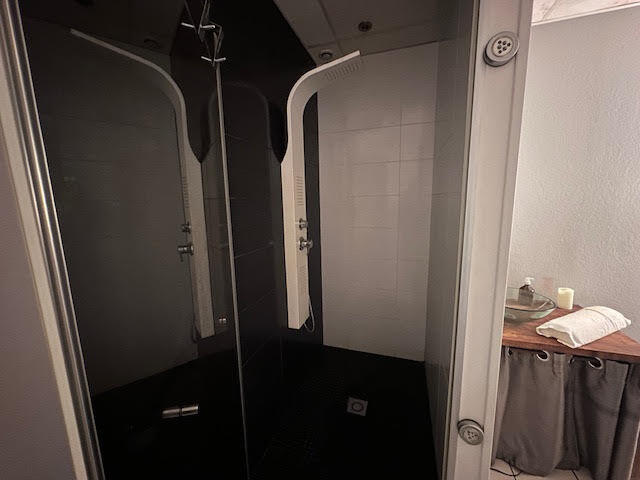 Local commercial - 107 m² - 9 pièces