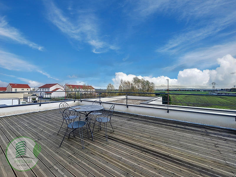 Maison - 205 m² - 8 pièces