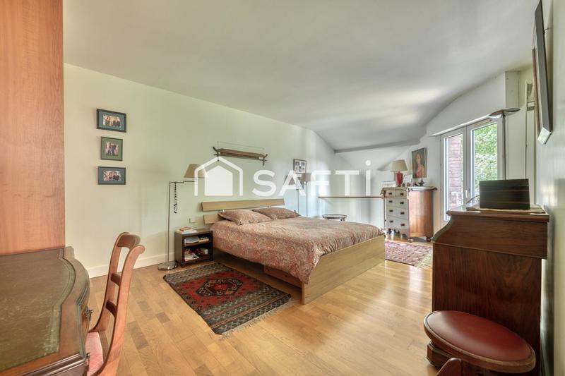 Maison - 204 m² - 7 pièces