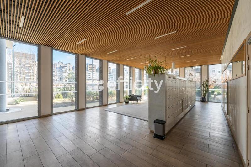 Appartement - 87 m² - 5 pièces