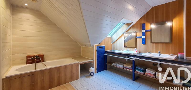 Maison - 216 m² - 7 pièces