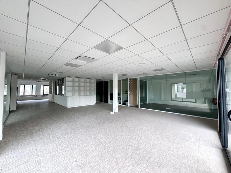 Bureau - 543 m²