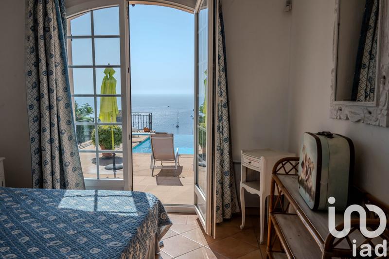 Maison - 250 m² - 7 pièces