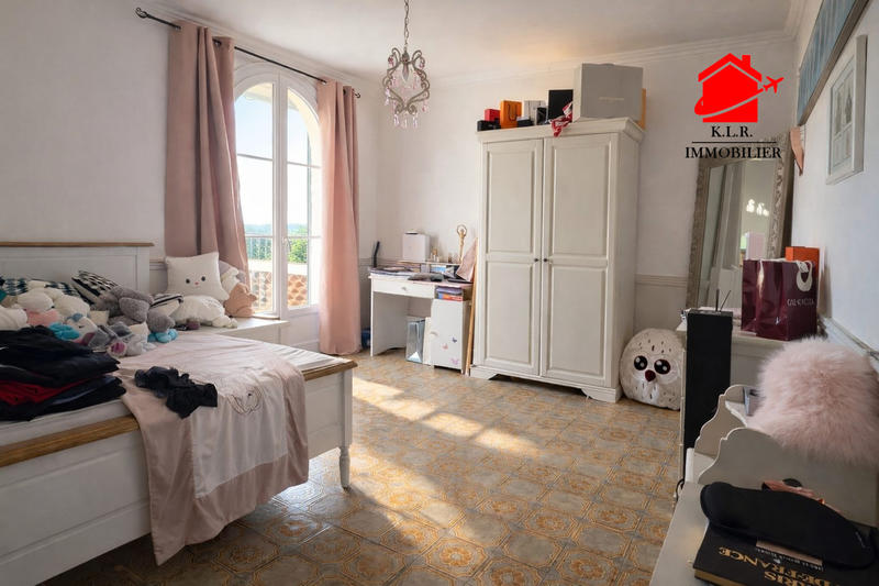 Maison - 207 m² - 5 pièces