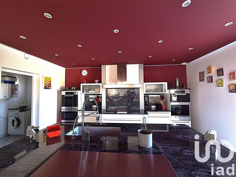 Maison - 300 m² - 8 pièces