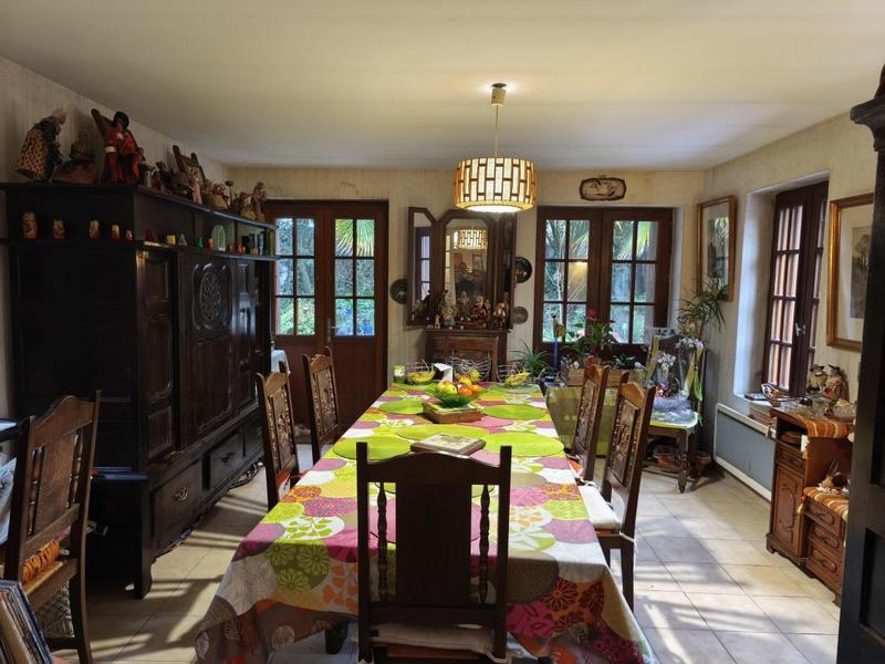 Maison - 251 m² - 9 pièces