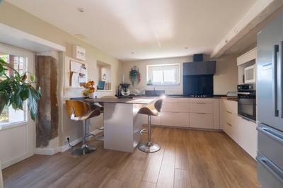 Maison - 235 m² - 5 pièces