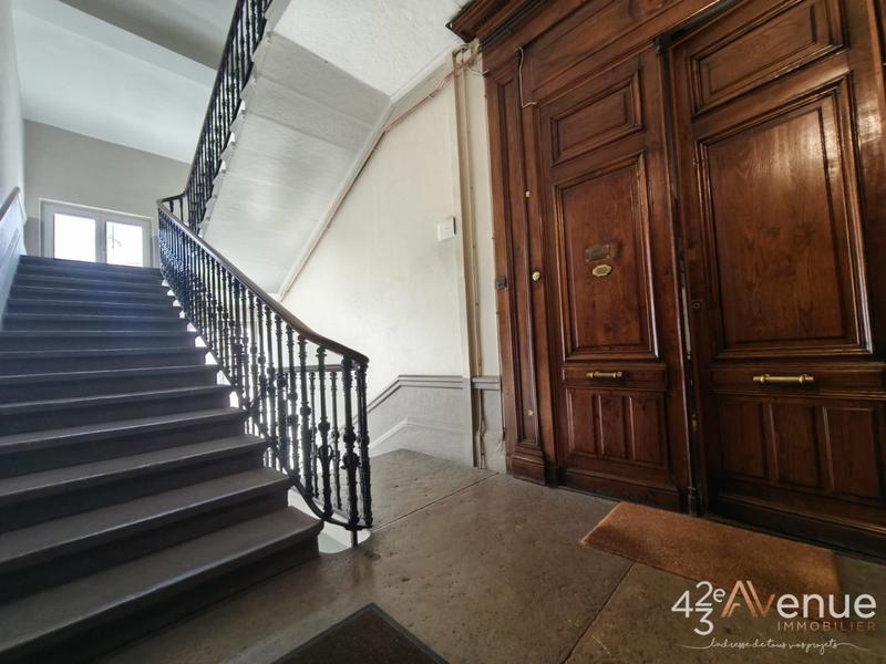 Appartement - 208 m² - 5 pièces